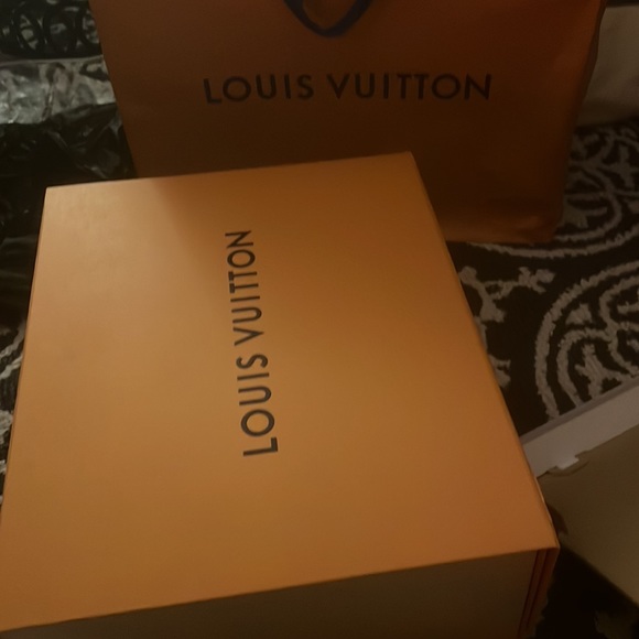 LV backpack - Picture 2 of 3